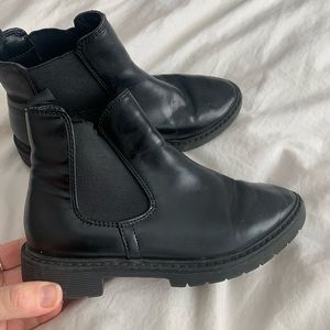 Gap girls size 3 real leather ankle boot